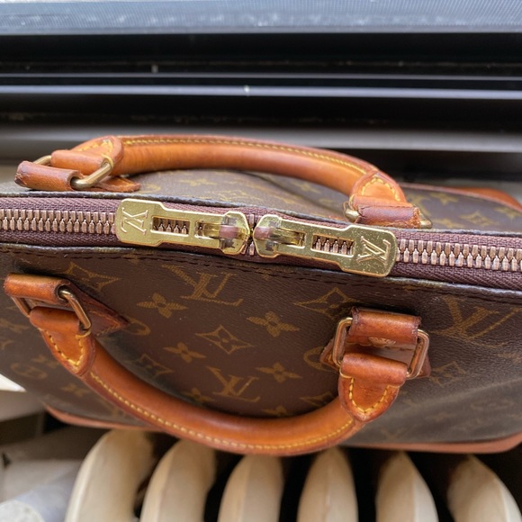 Louis Vuitton Alma - Picture 9 of 16